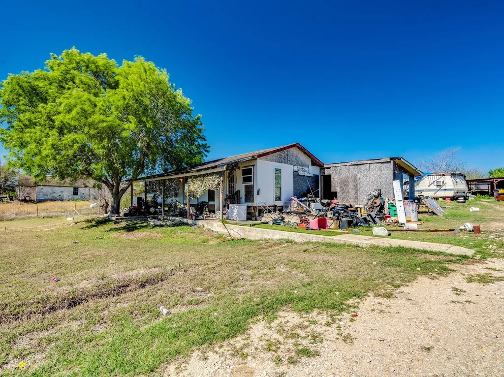 251 Twisted Creek Kyle TX 78640