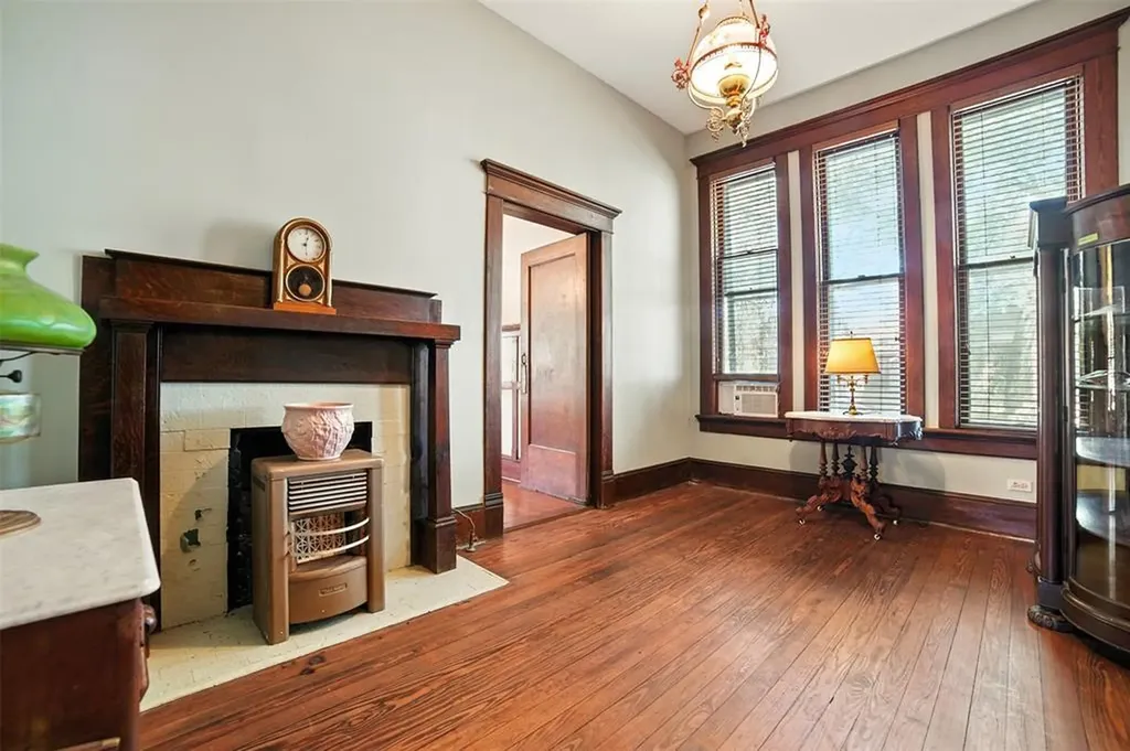 504 S Main Street Lockhart TX 78644