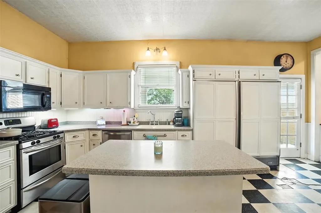 504 S Main Street Lockhart TX 78644
