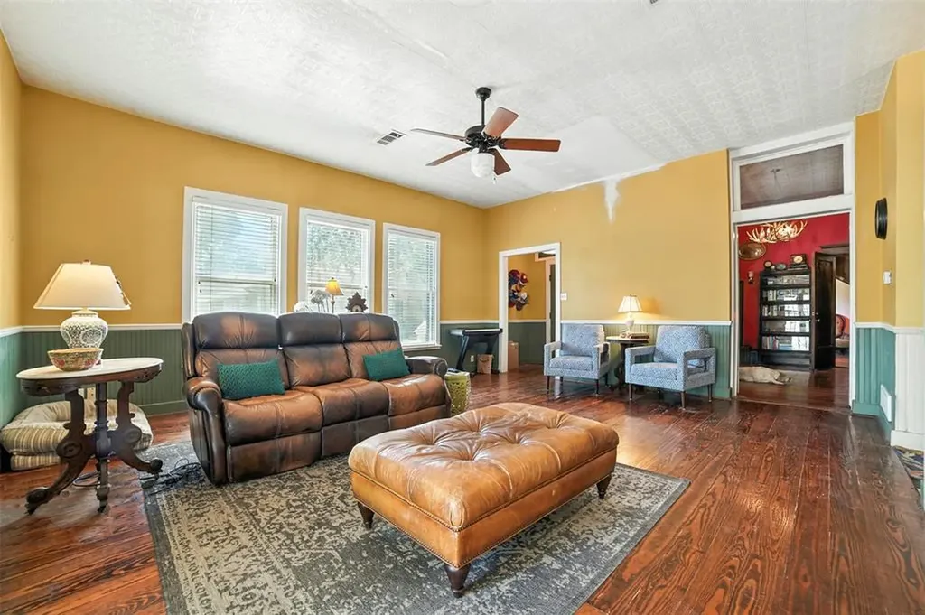 504 S Main Street Lockhart TX 78644