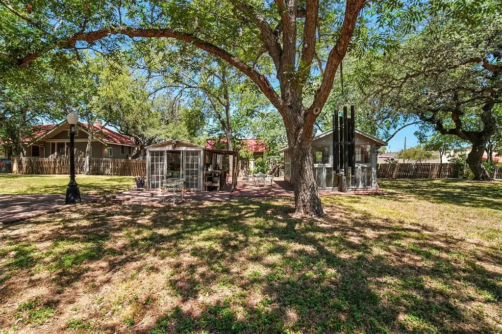 504 S Main Street Lockhart TX 78644