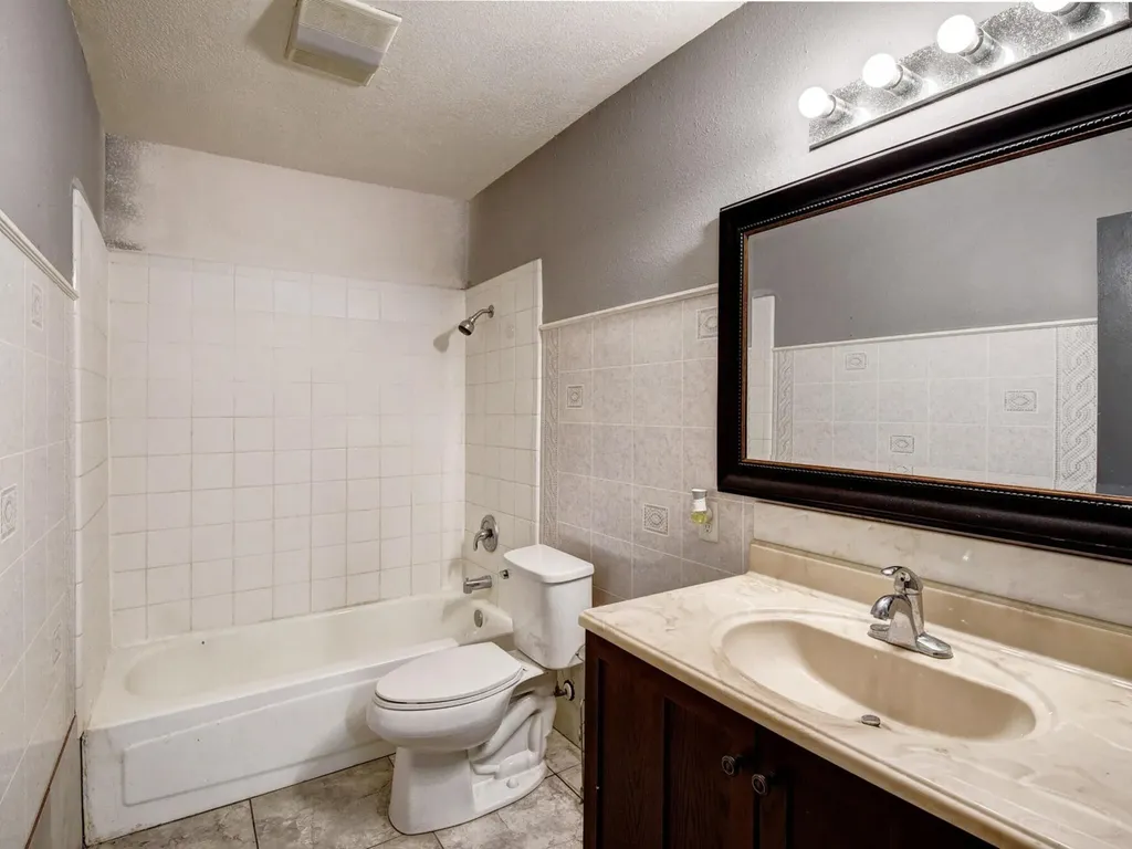 176 Lacy Drive Elgin TX 78621