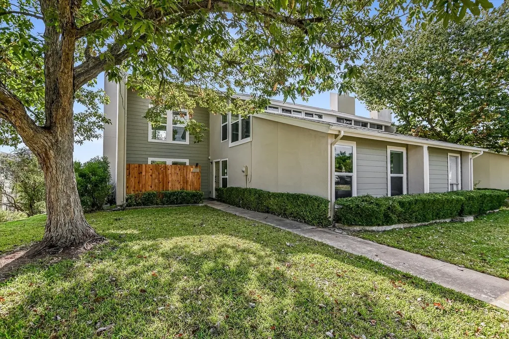 100 Lido Circle Lakeway TX 78734
