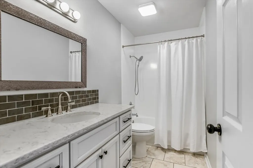 100 Lido Circle Lakeway TX 78734