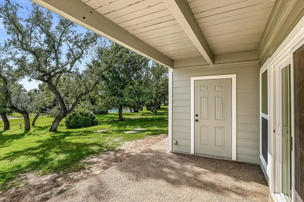 100 Lido Circle Lakeway TX 78734