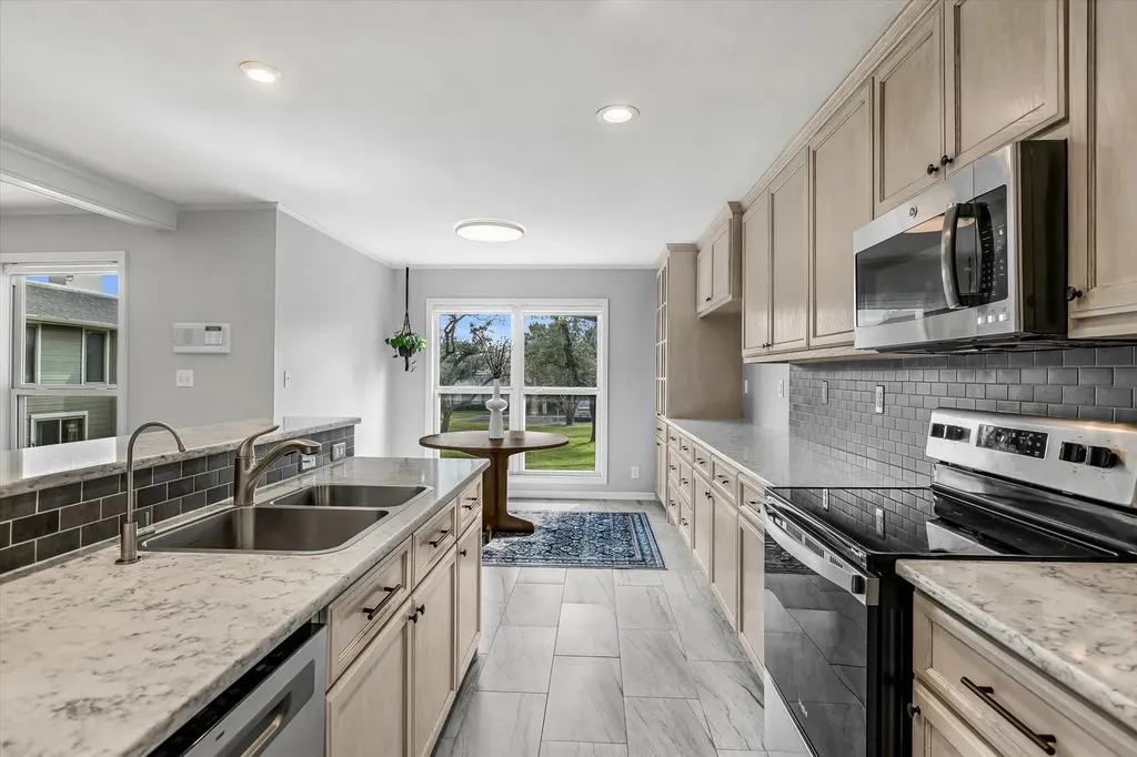 100 Lido Circle Lakeway TX 78734
