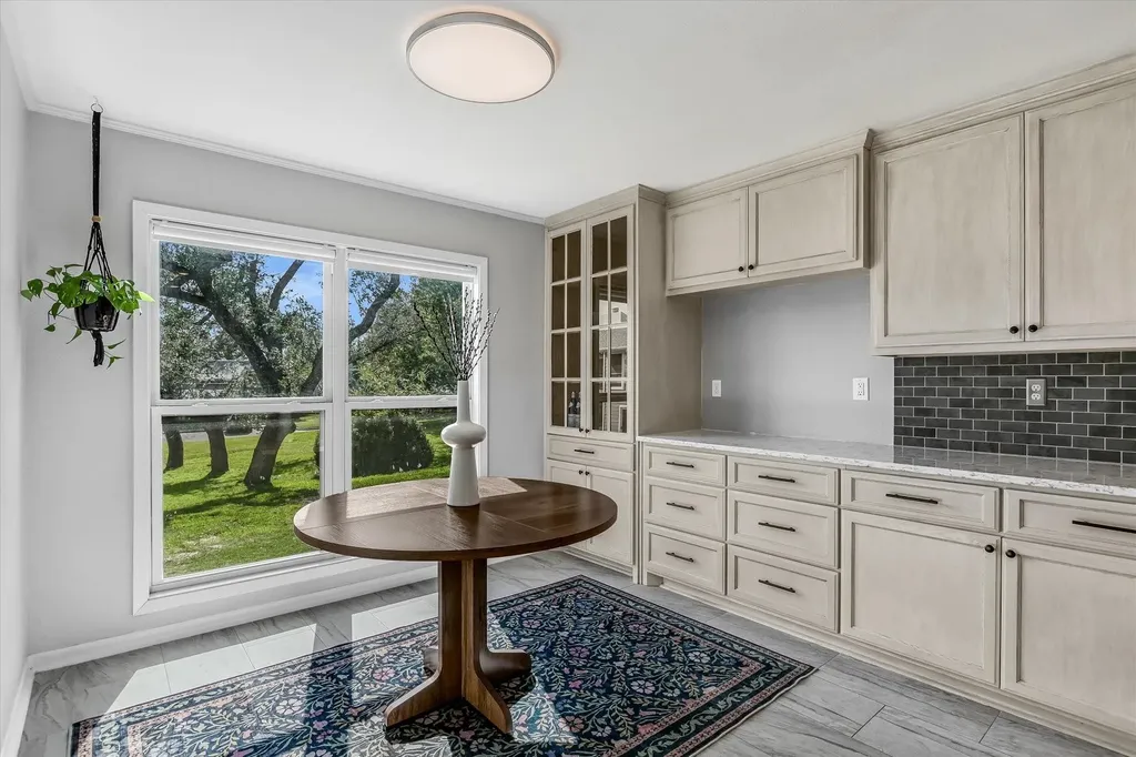 100 Lido Circle Lakeway TX 78734