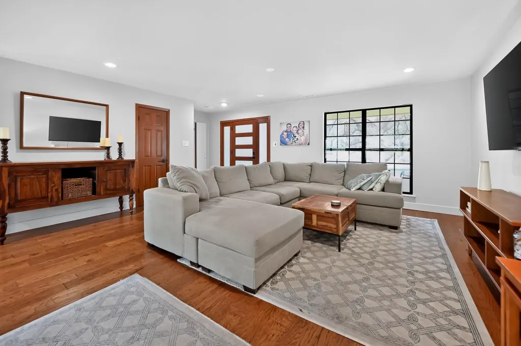 1903 Holly Hill Drive Austin TX 78746
