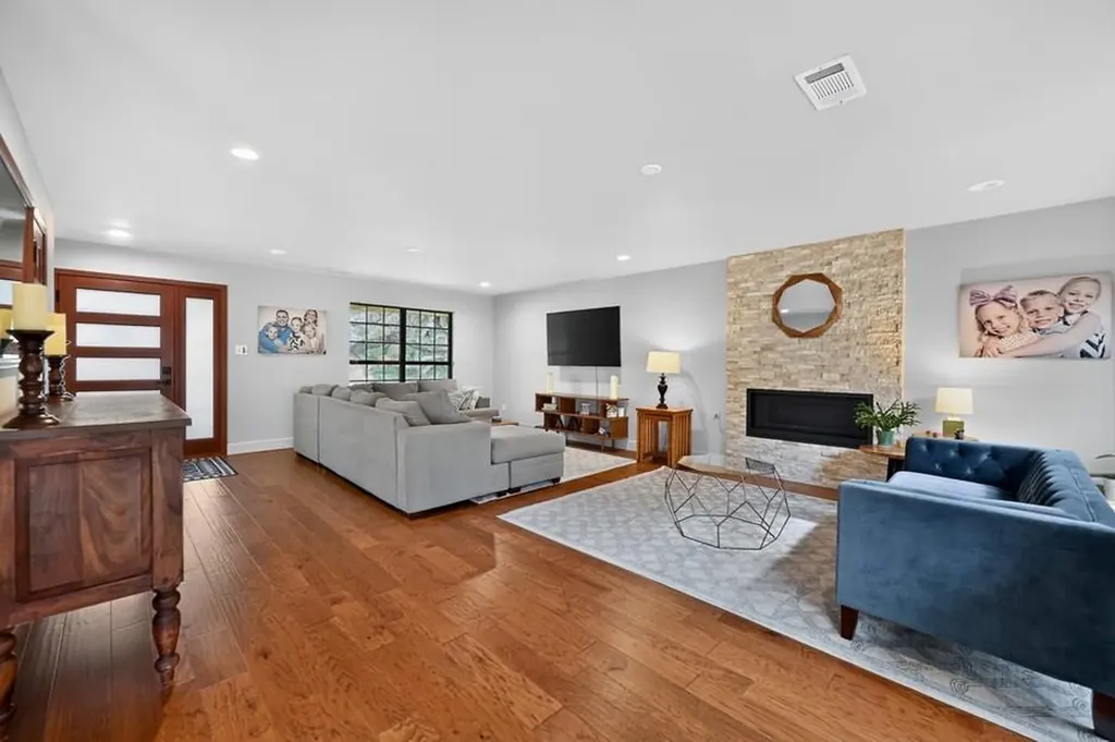 1903 Holly Hill Drive Austin TX 78746