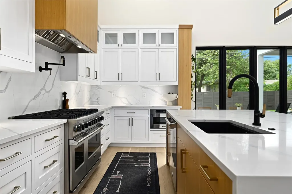3305 Skylark Drive Austin TX 78757