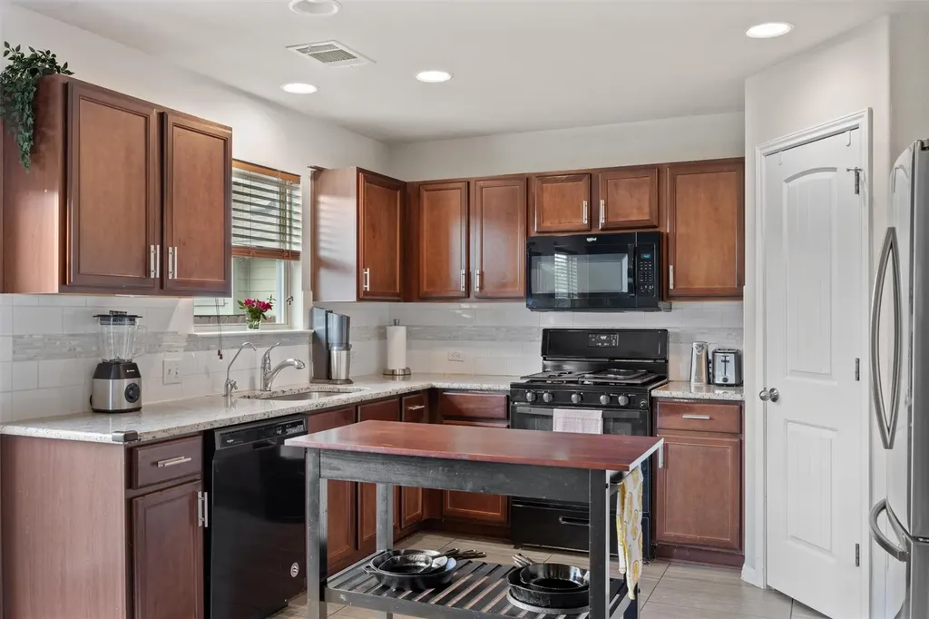 369 S Brook Drive Leander TX 78641