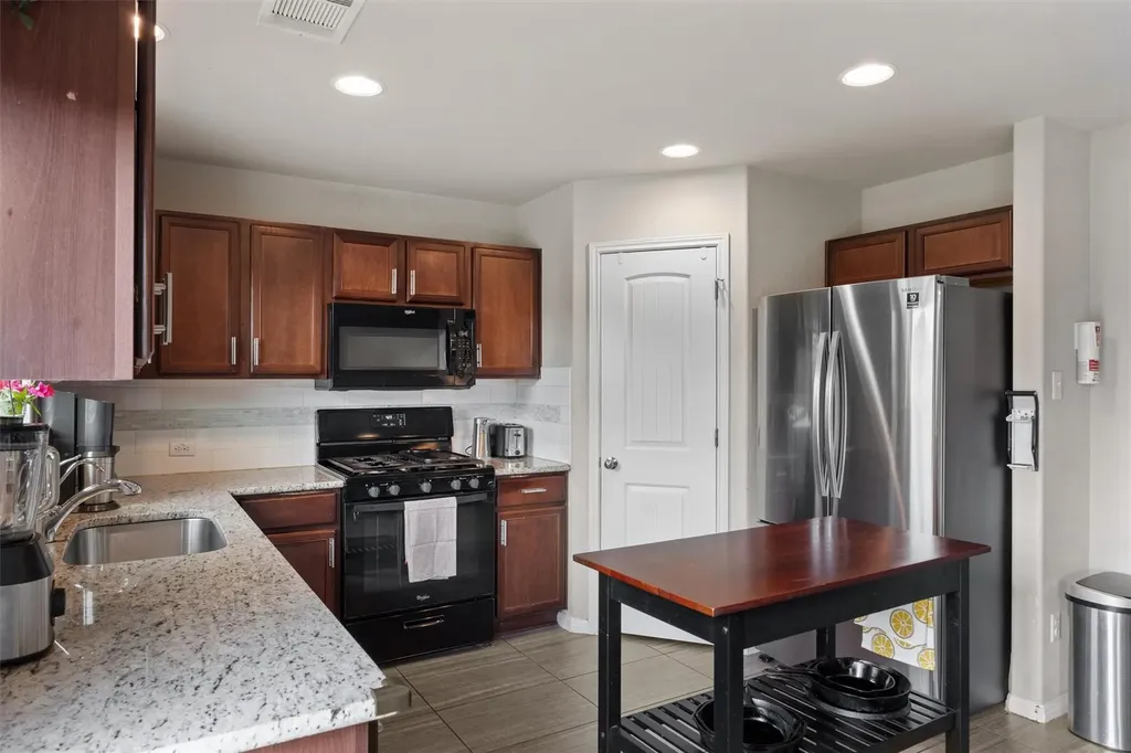 369 S Brook Drive Leander TX 78641