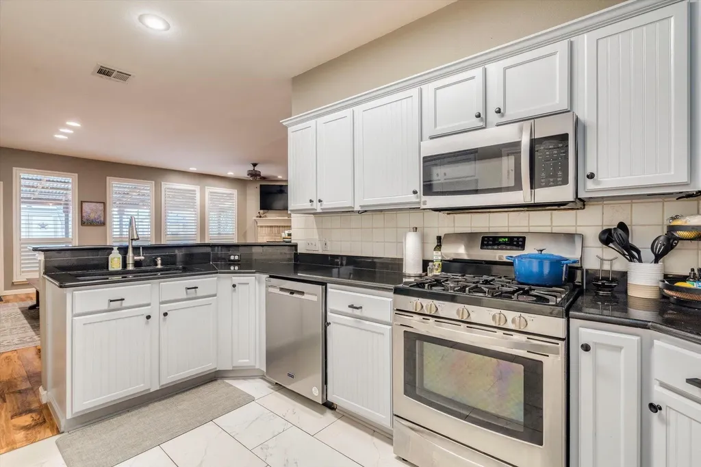 809 Hilltop Drive Leander TX 78641