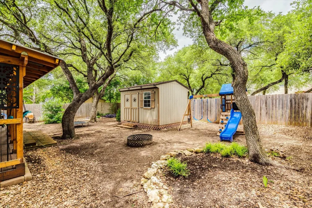 809 Hilltop Drive Leander TX 78641