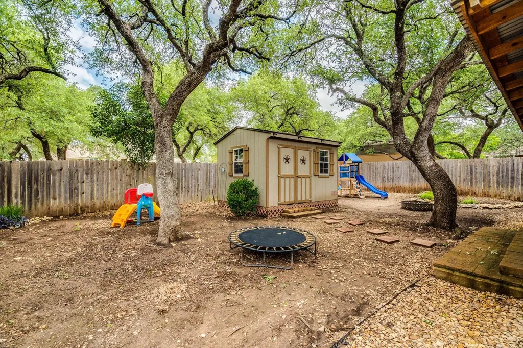 809 Hilltop Drive Leander TX 78641