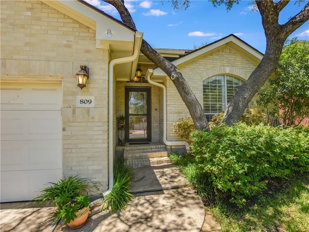 809 Hilltop Drive Leander TX 78641