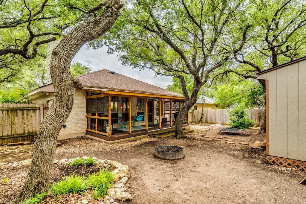 809 Hilltop Drive Leander TX 78641