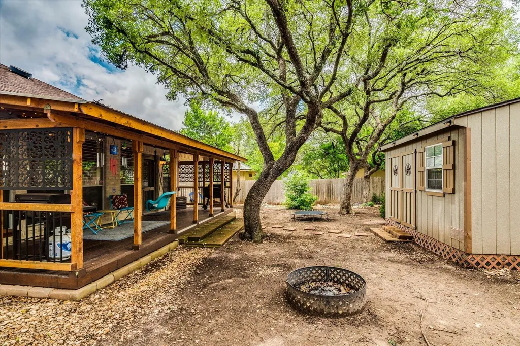809 Hilltop Drive Leander TX 78641