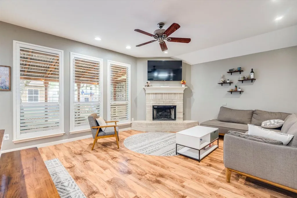 809 Hilltop Drive Leander TX 78641