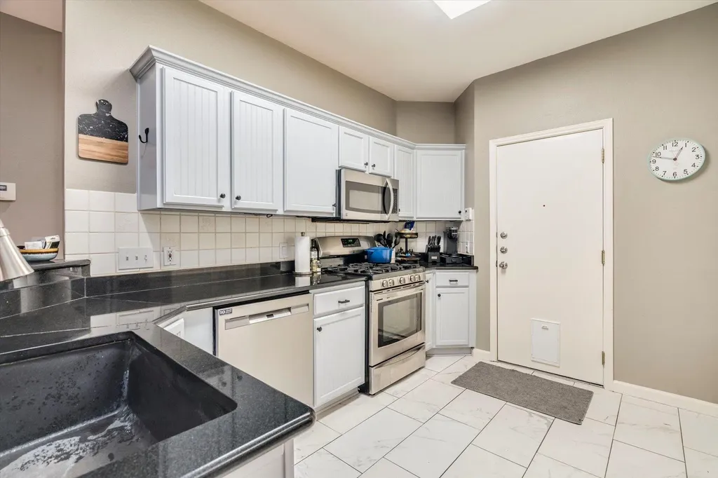 809 Hilltop Drive Leander TX 78641