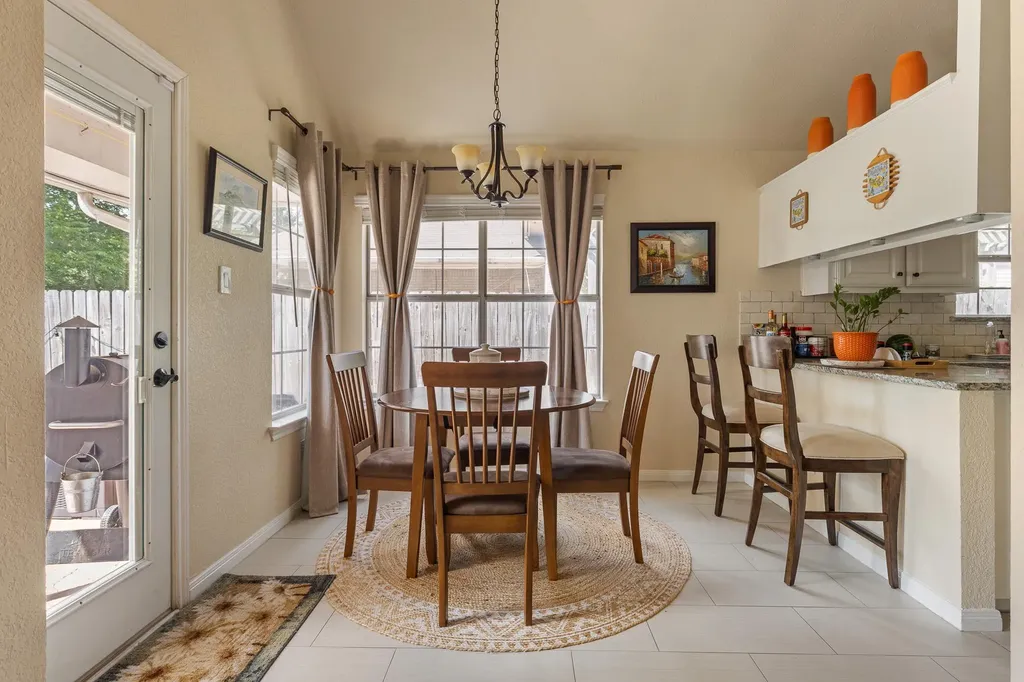 2305 Raintree Path Round Rock TX 78664