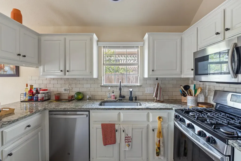 2305 Raintree Path Round Rock TX 78664