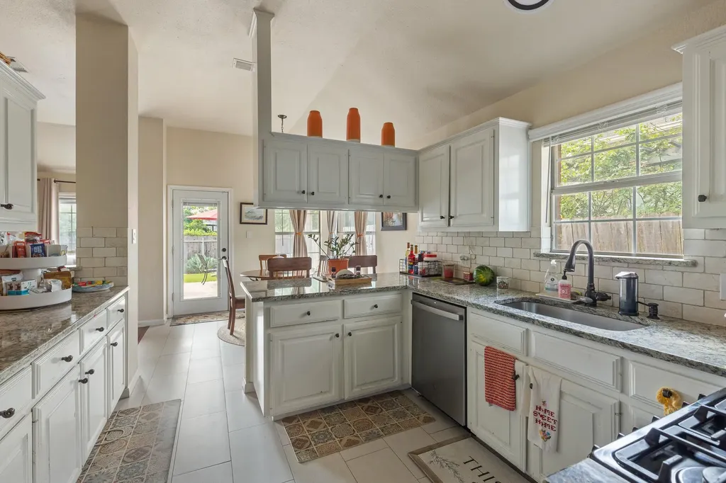 2305 Raintree Path Round Rock TX 78664