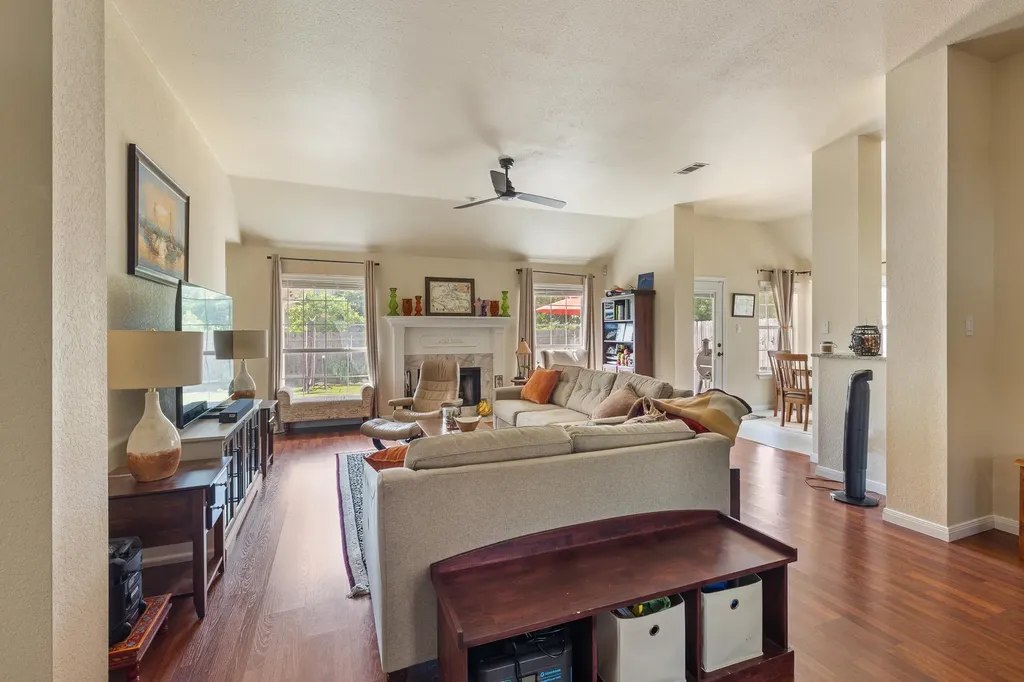 2305 Raintree Path Round Rock TX 78664