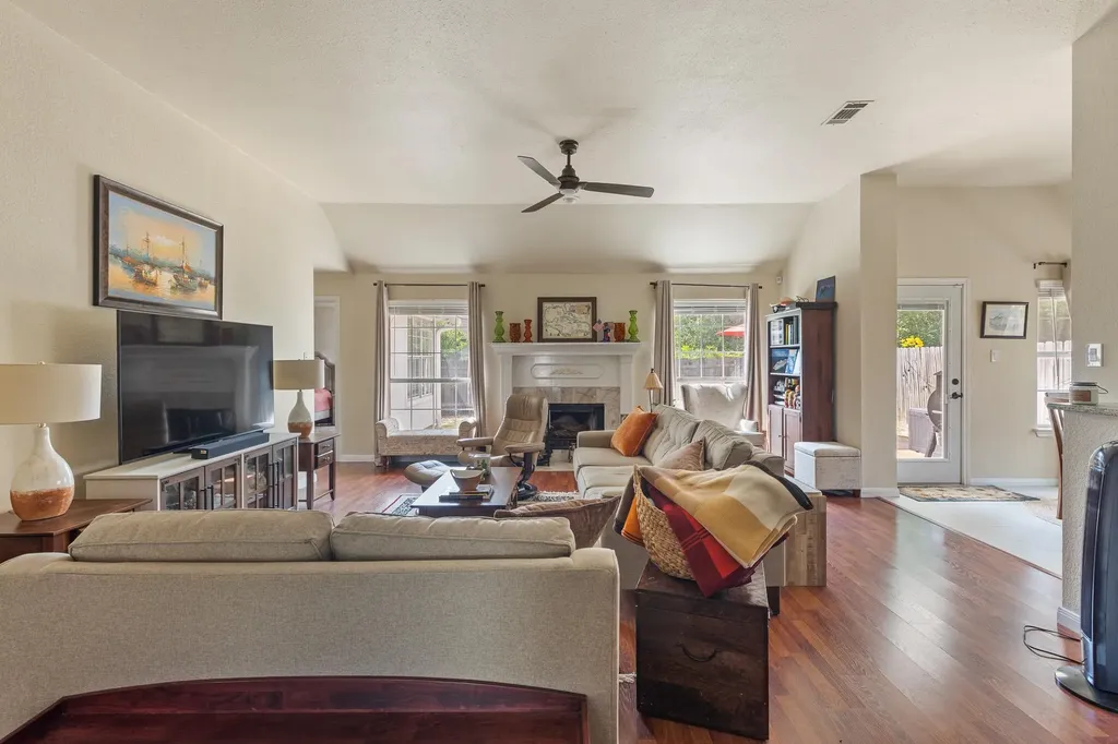 2305 Raintree Path Round Rock TX 78664