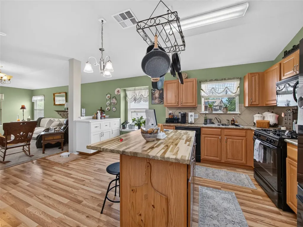 427 Buckingham Drive Kyle TX 78640