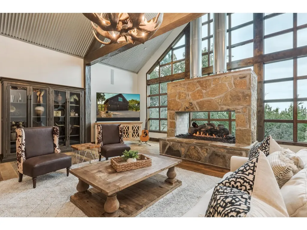 19604 Flying J Boulevard Spicewood TX 78669