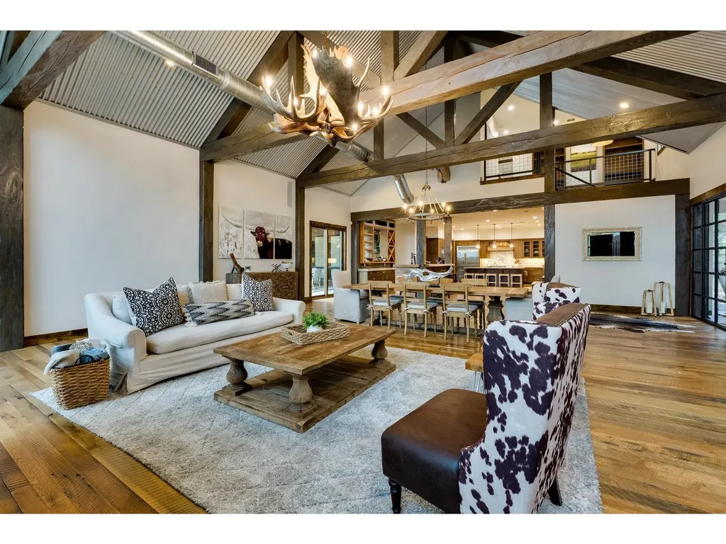 19604 Flying J Boulevard Spicewood TX 78669