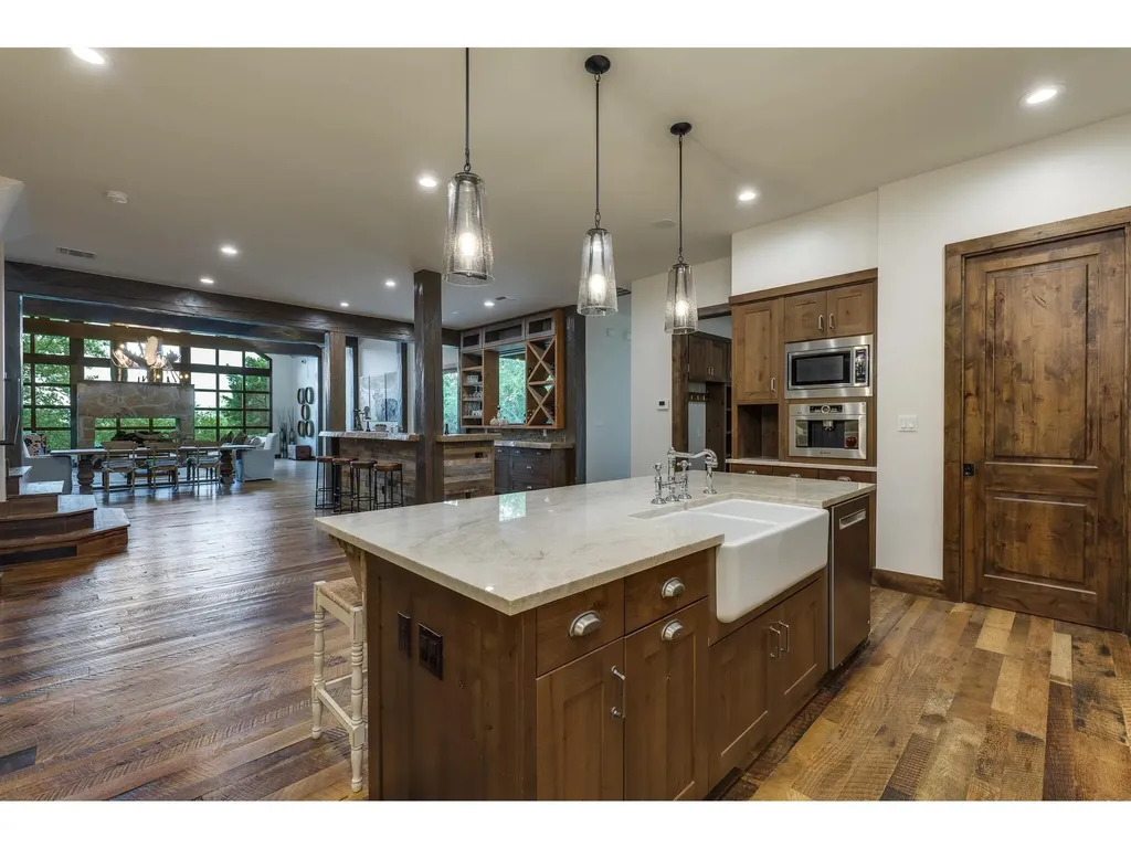 19604 Flying J Boulevard Spicewood TX 78669