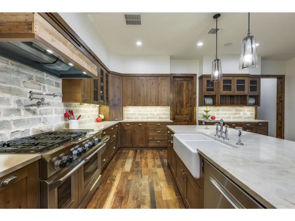 19604 Flying J Boulevard Spicewood TX 78669
