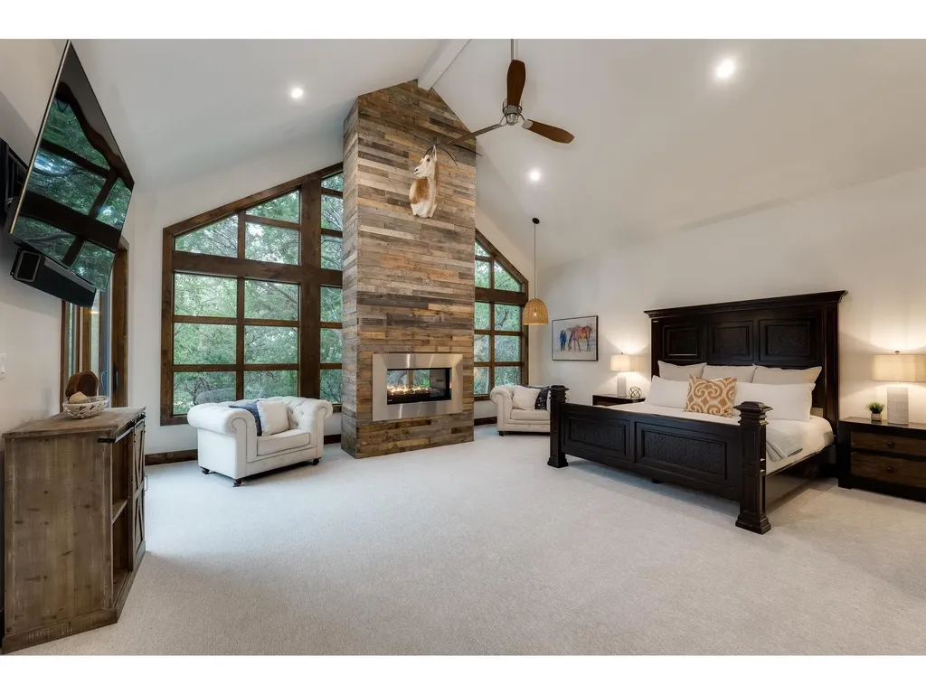 19604 Flying J Boulevard Spicewood TX 78669