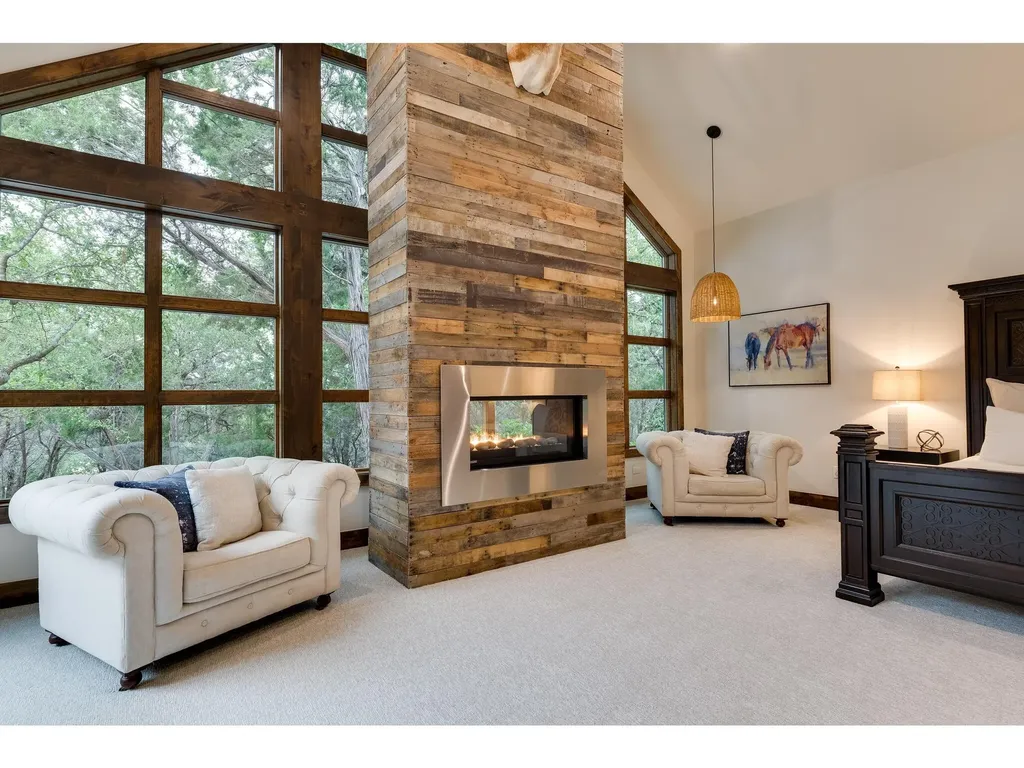 19604 Flying J Boulevard Spicewood TX 78669