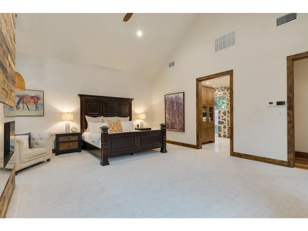 19604 Flying J Boulevard Spicewood TX 78669