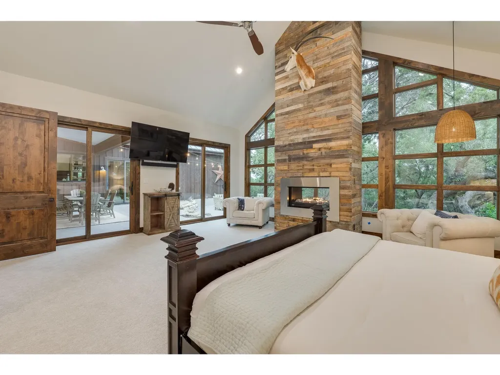 19604 Flying J Boulevard Spicewood TX 78669