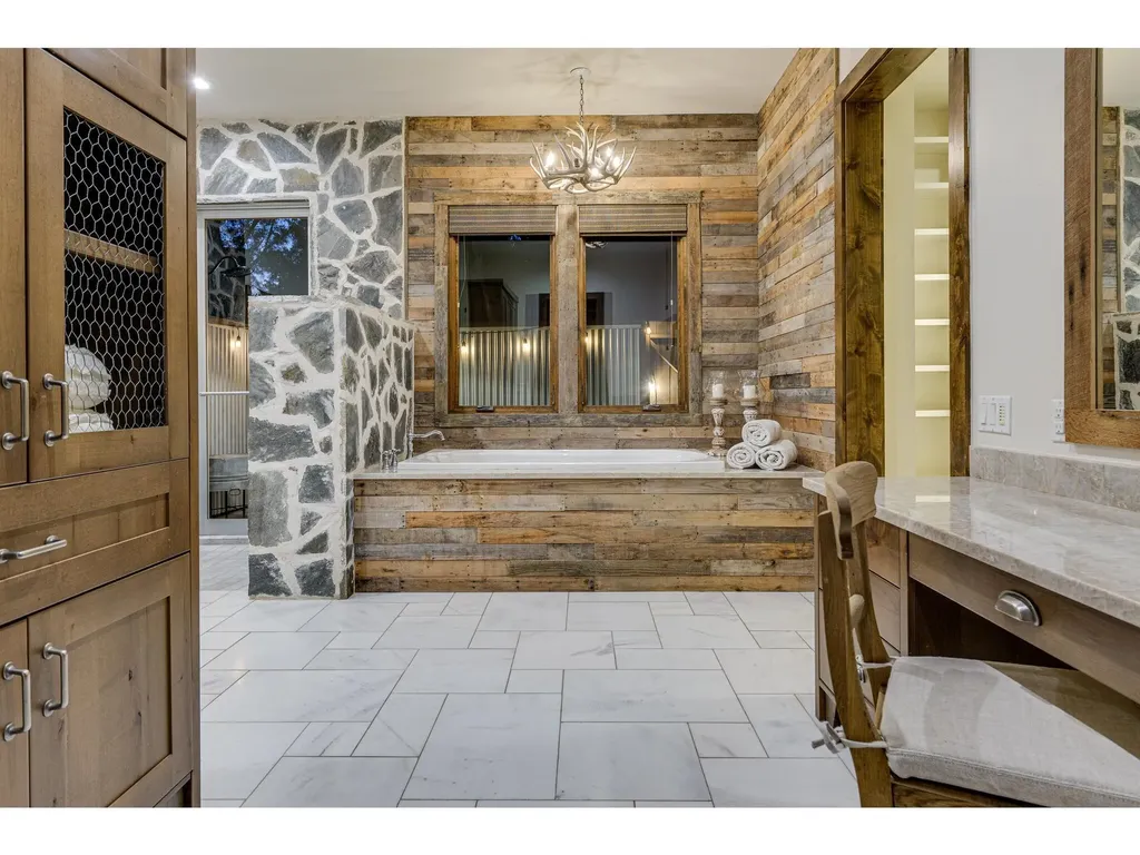 19604 Flying J Boulevard Spicewood TX 78669