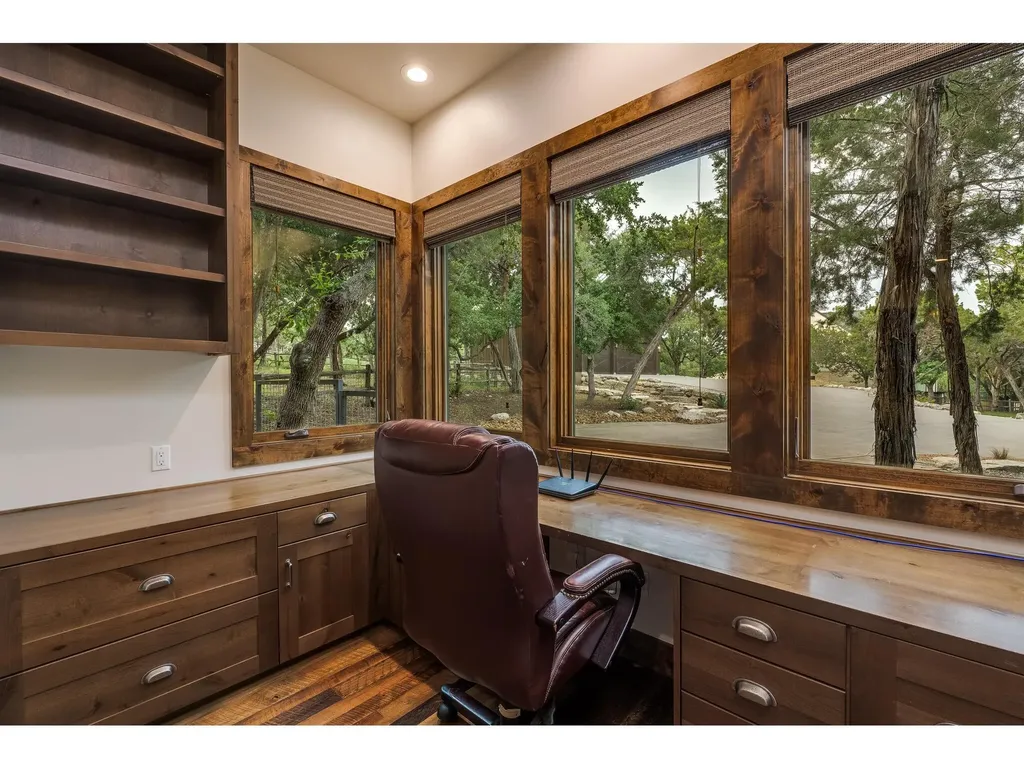 19604 Flying J Boulevard Spicewood TX 78669