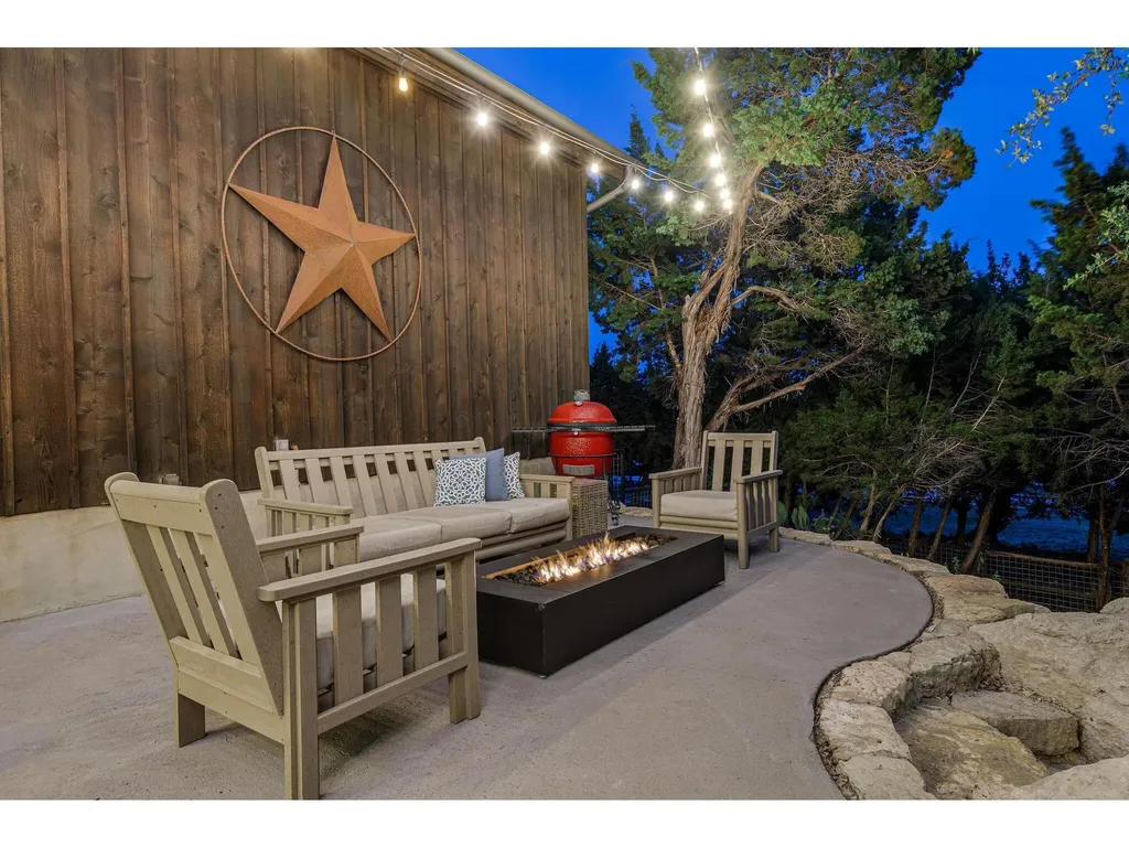 19604 Flying J Boulevard Spicewood TX 78669