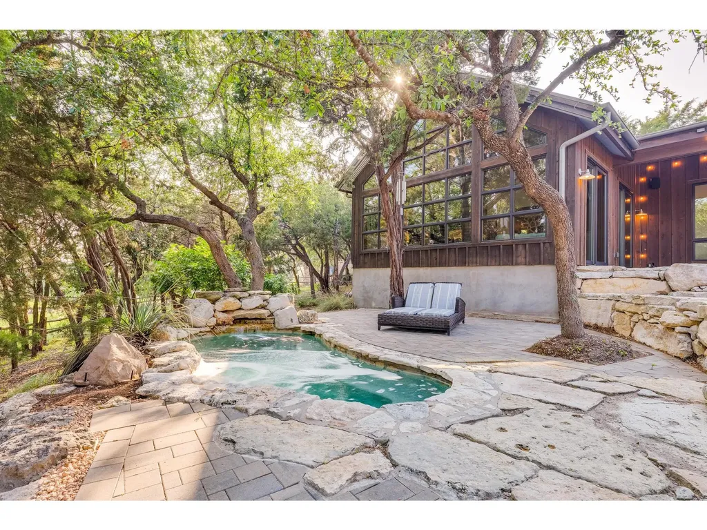 19604 Flying J Boulevard Spicewood TX 78669