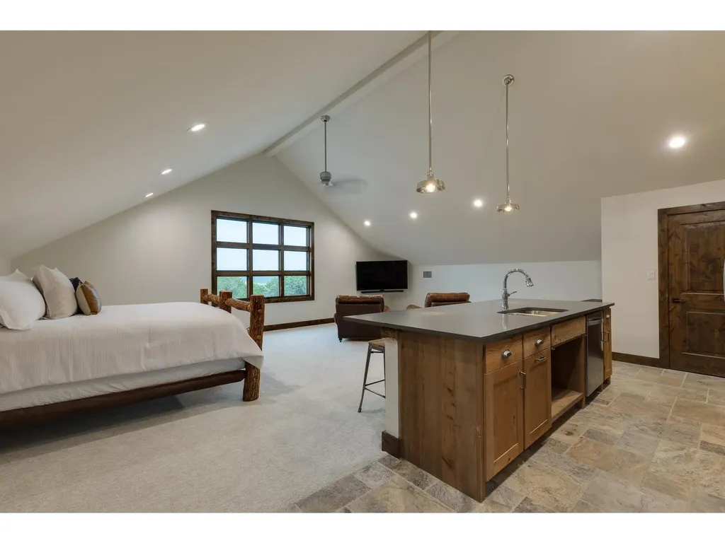 19604 Flying J Boulevard Spicewood TX 78669
