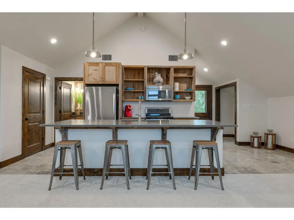19604 Flying J Boulevard Spicewood TX 78669