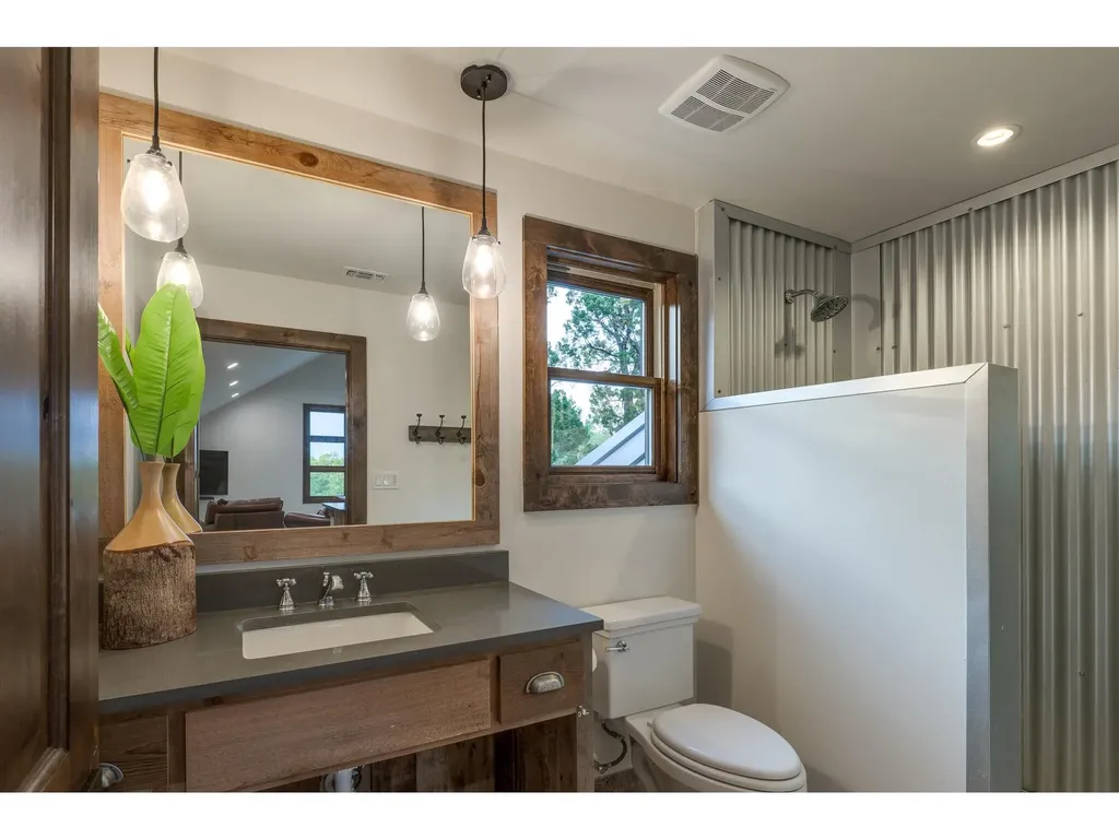 19604 Flying J Boulevard Spicewood TX 78669