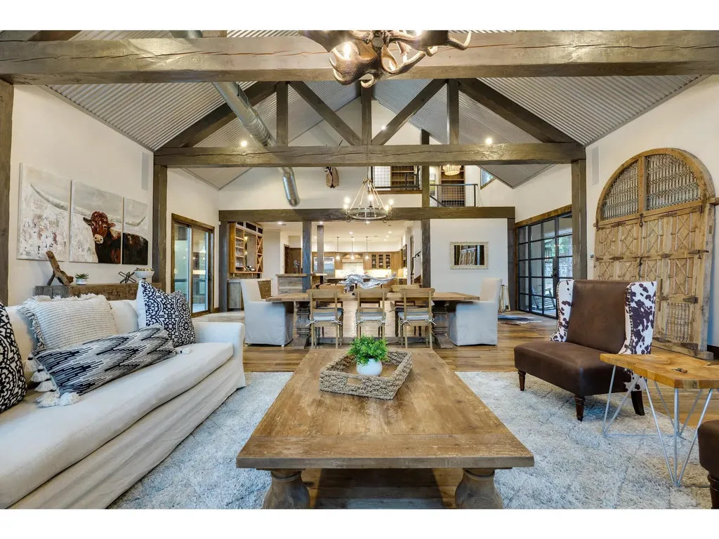 19604 Flying J Boulevard Spicewood TX 78669