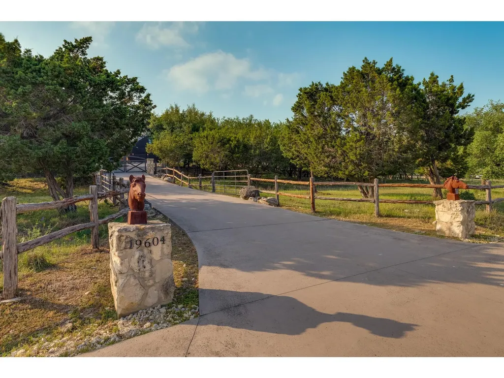 19604 Flying J Boulevard Spicewood TX 78669