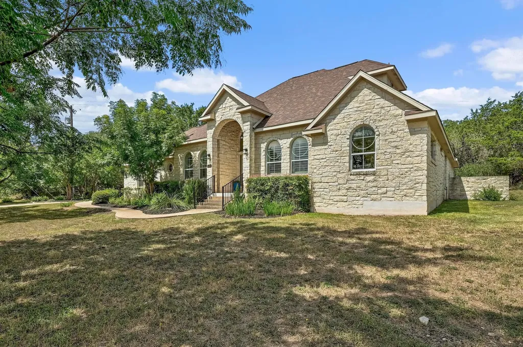 501 Flamingo Boulevard Lakeway TX 78734