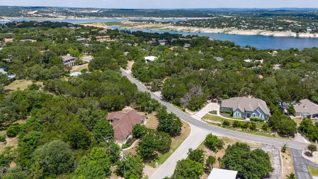 501 Flamingo Boulevard Lakeway TX 78734