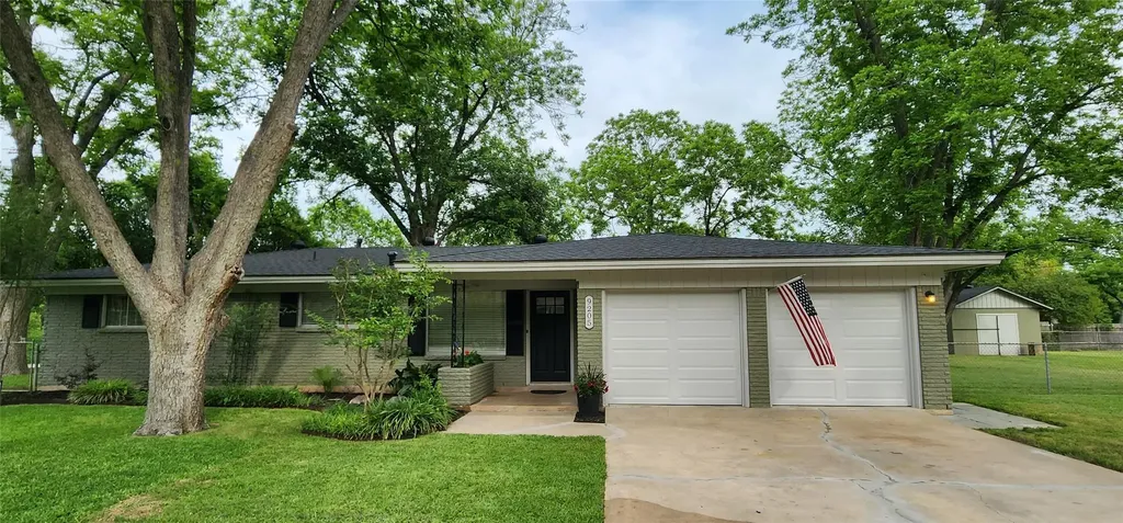 9205 Happy Trail Austin TX 78754